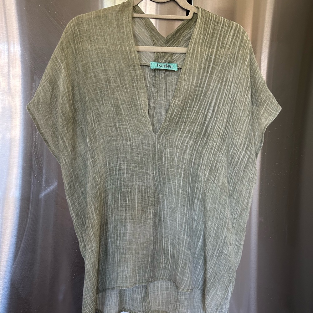 Women's Moss Green V-Neck Tunic Style Top. Size L. Like new.